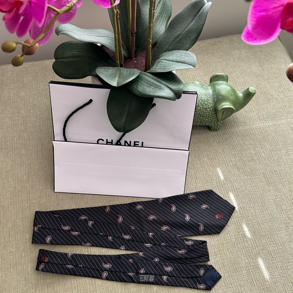 CHANEL Authentic Men’s Luxury Necktie - Picture 3 of 6